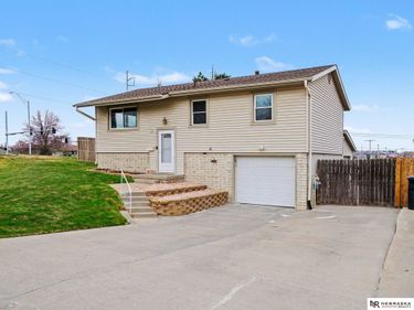 14314 Anne Street , Omaha, NE 68137