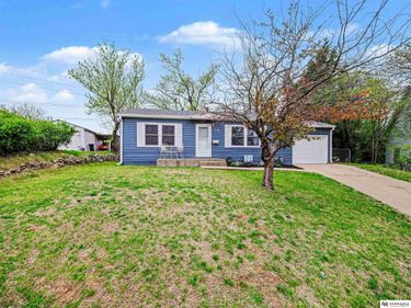 7104 South 71st Avenue , La Vista, NE 68128