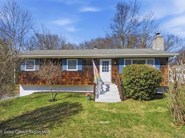 7 Woodland Circle, Hyde Park, NY 12538