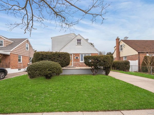 24 Jackson Avenue , Elmont, NY 11003