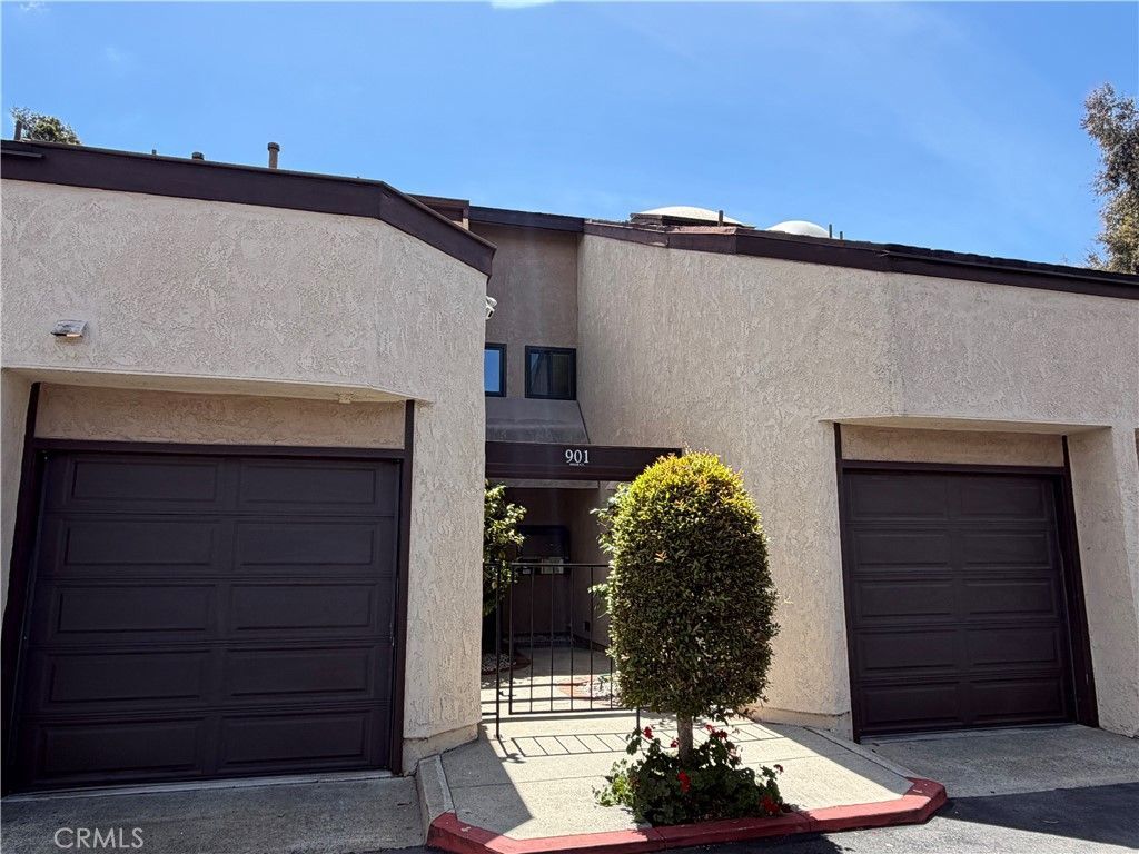 901 Hyde Court, Costa Mesa, CA 92626 Main Photo