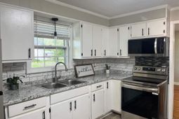 1064 Wellington Rd photo 4