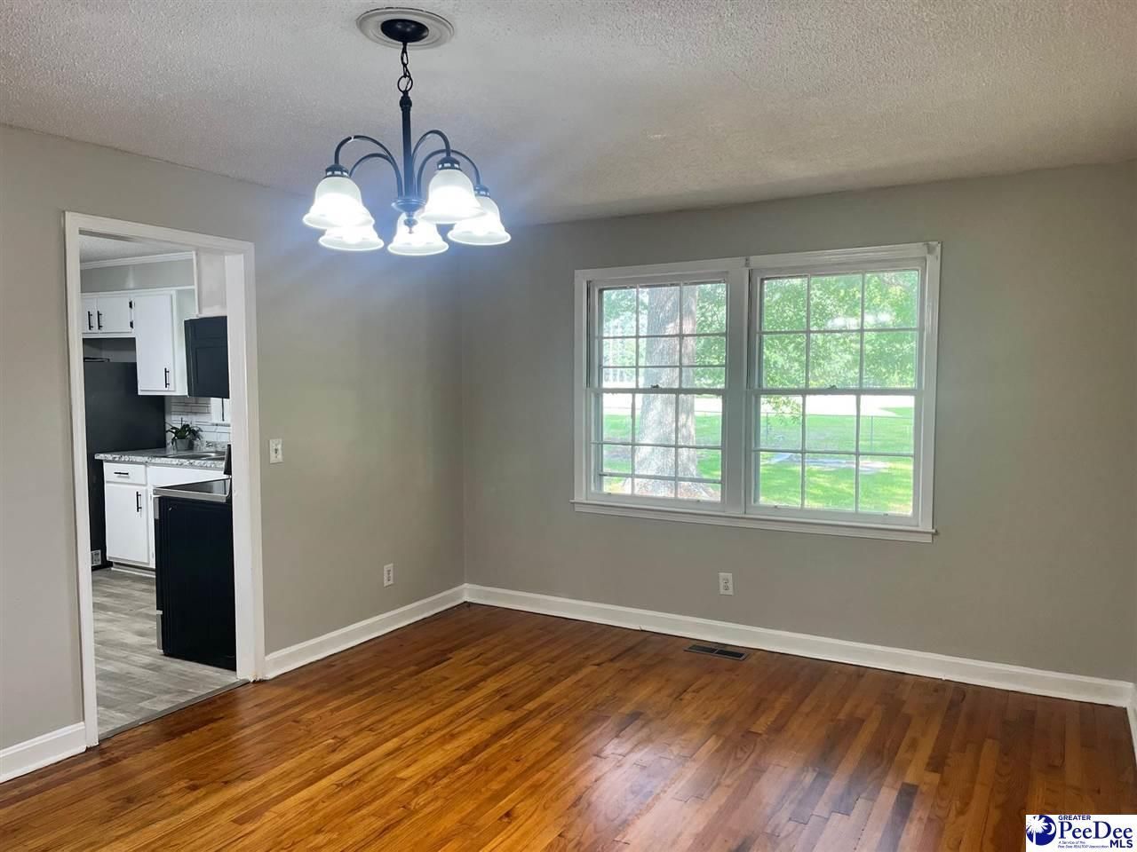 1064 Wellington Rd Photo 5