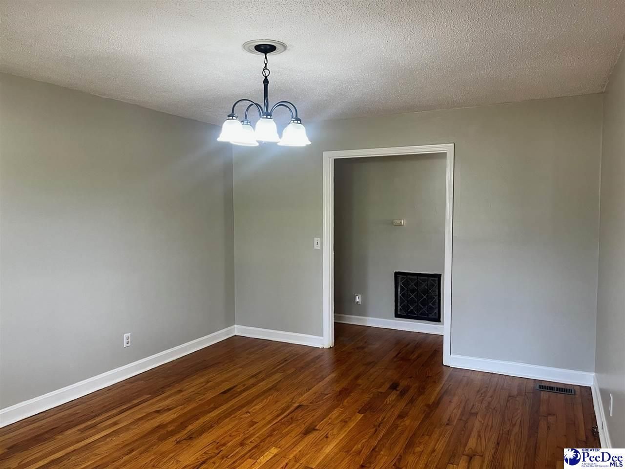 1064 Wellington Rd Photo 9