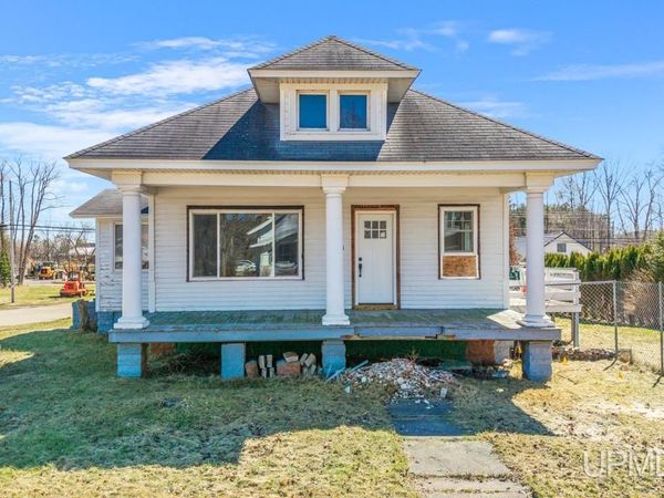 901 W B Street, Iron Mountain, MI 49802
