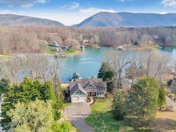 308 Pine DR , Huddleston, VA 24104
