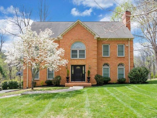 1562 Strawberry Mountain DR, Roanoke, VA 24018