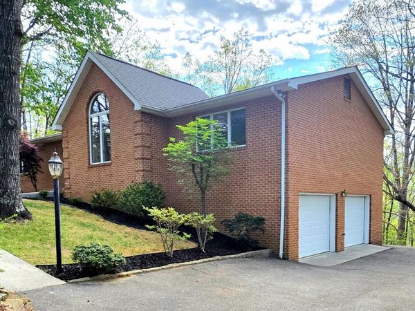 5751 Cox Hopkins RD , Roanoke, VA 24014