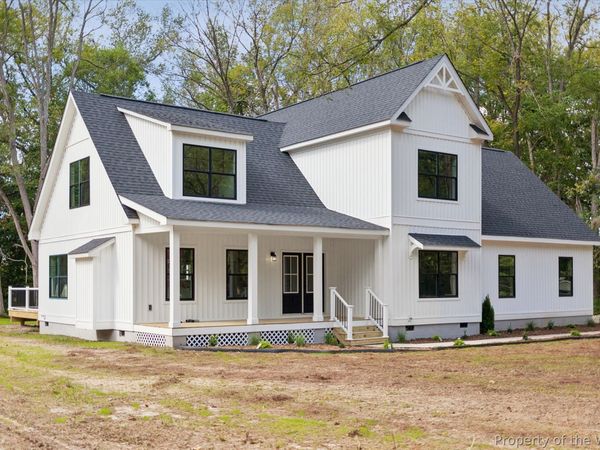 5661 Fairfield Lane , Hayes, VA 23072