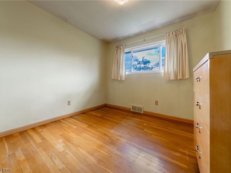 5884 Michael Drive , Brook Park, OH 44142 Photo 10