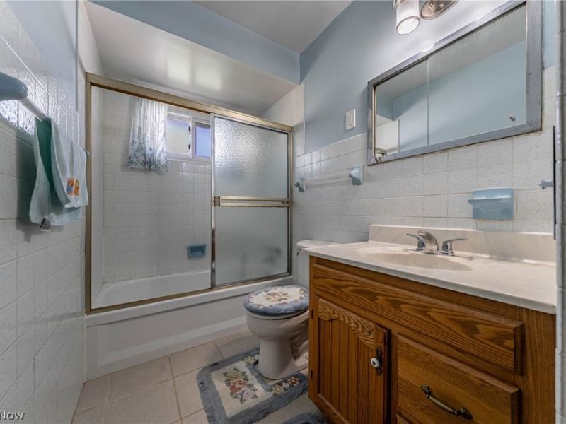 5884 Michael Drive , Brook Park, OH 44142 Photo 16