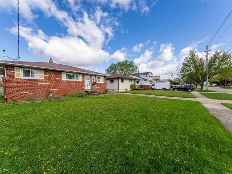 5884 Michael Drive , Brook Park, OH 44142 Photo 2