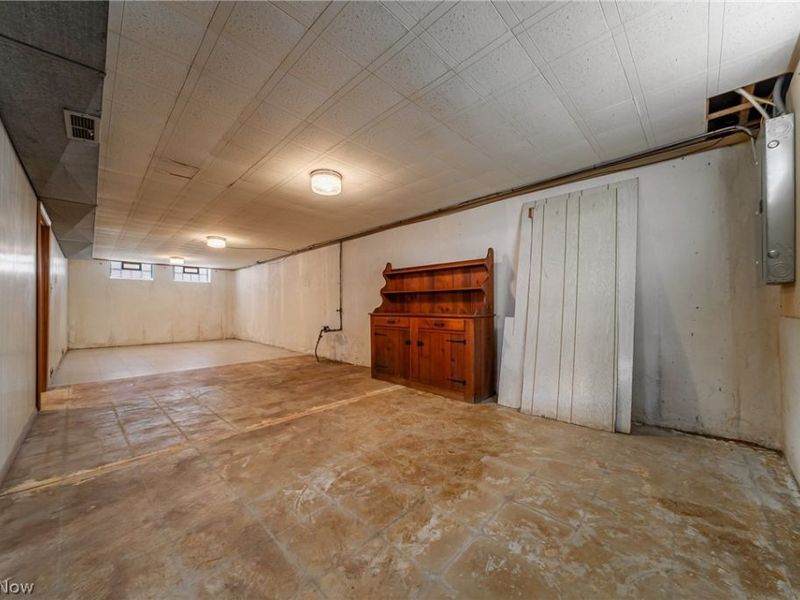 5884 Michael Drive , Brook Park, OH 44142 Photo 21