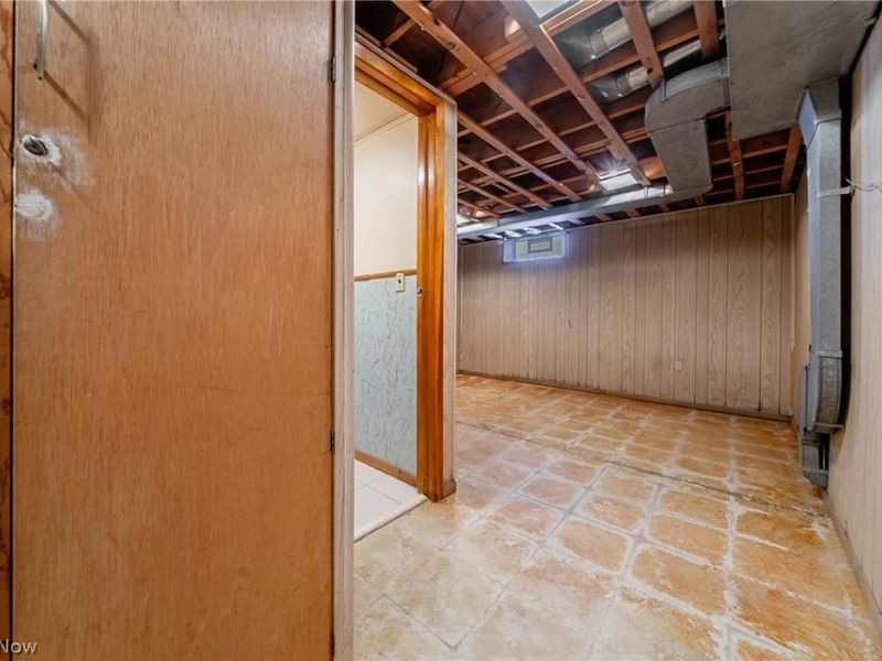 5884 Michael Drive , Brook Park, OH 44142 Photo 23