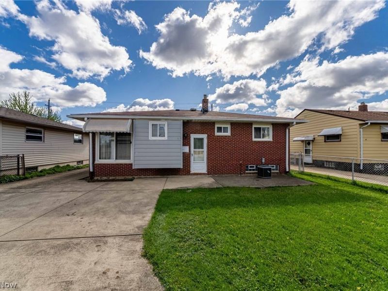 5884 Michael Drive , Brook Park, OH 44142 Photo 30