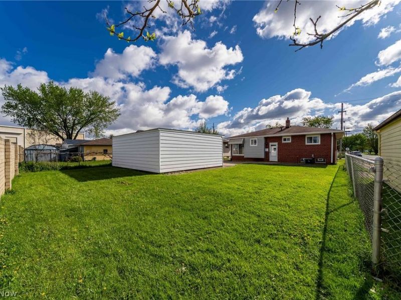 5884 Michael Drive , Brook Park, OH 44142 Photo 33