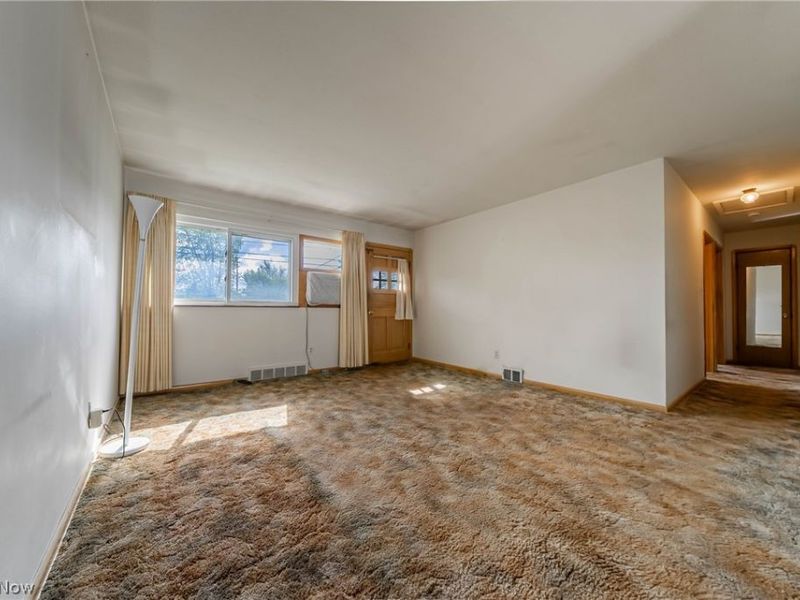 5884 Michael Drive , Brook Park, OH 44142 Photo 4