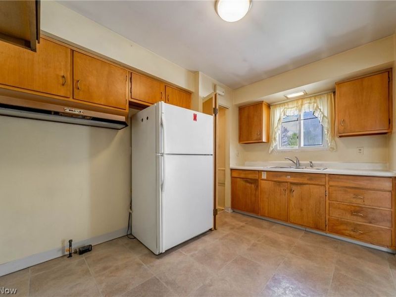 5884 Michael Drive , Brook Park, OH 44142 Photo 6