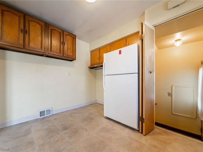 5884 Michael Drive , Brook Park, OH 44142 Photo 9