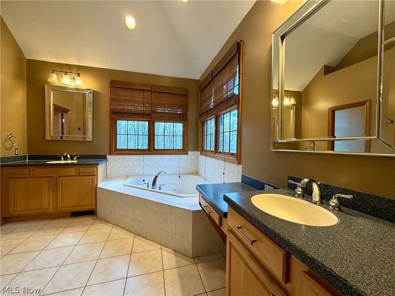 11625 Regent Park Drive, Chardon, OH 44024 Photo 26