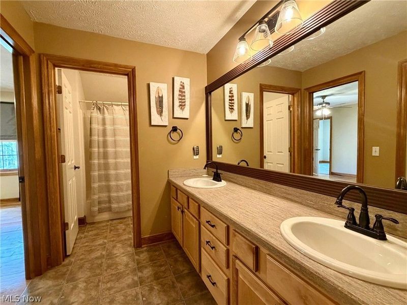 11625 Regent Park Drive, Chardon, OH 44024 Photo 31