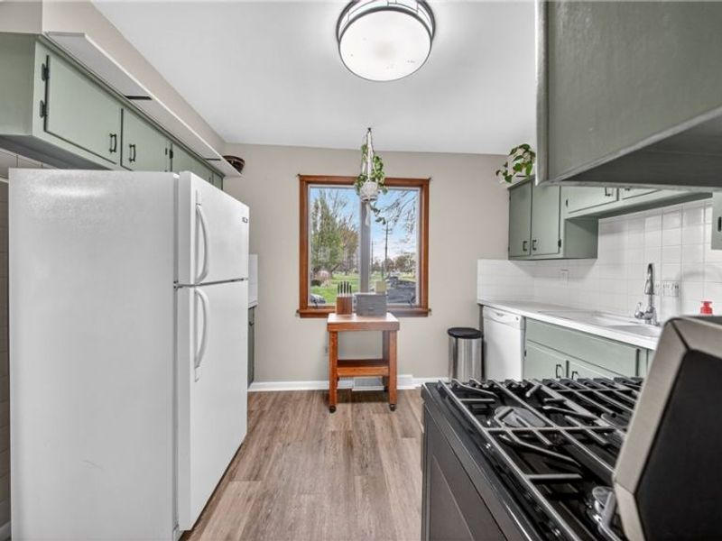 6162 Engle Road, Brook Park, OH 44142 Photo 6