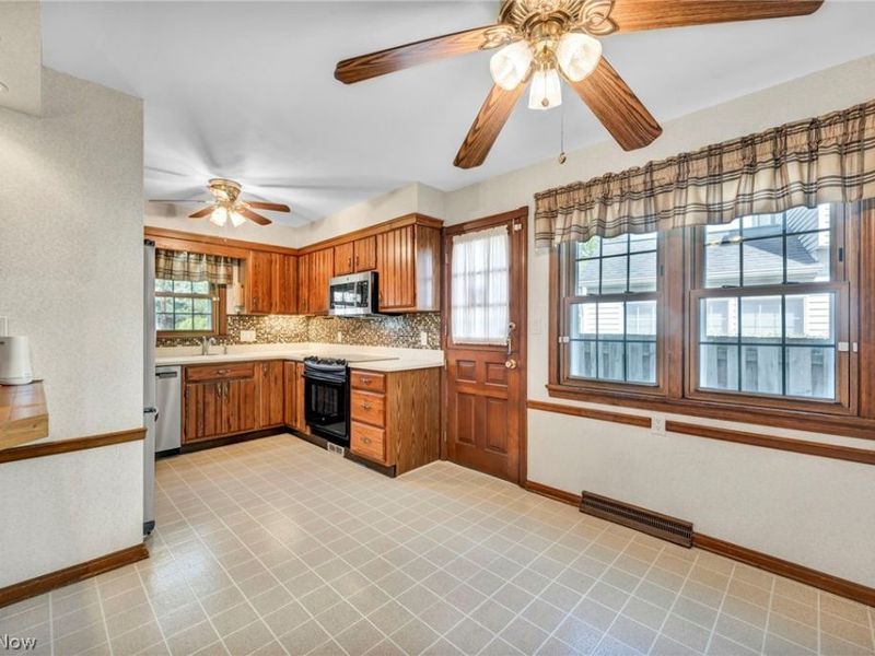 23066 Stoneybrook Drive, North Olmsted, OH 44070 Photo 17