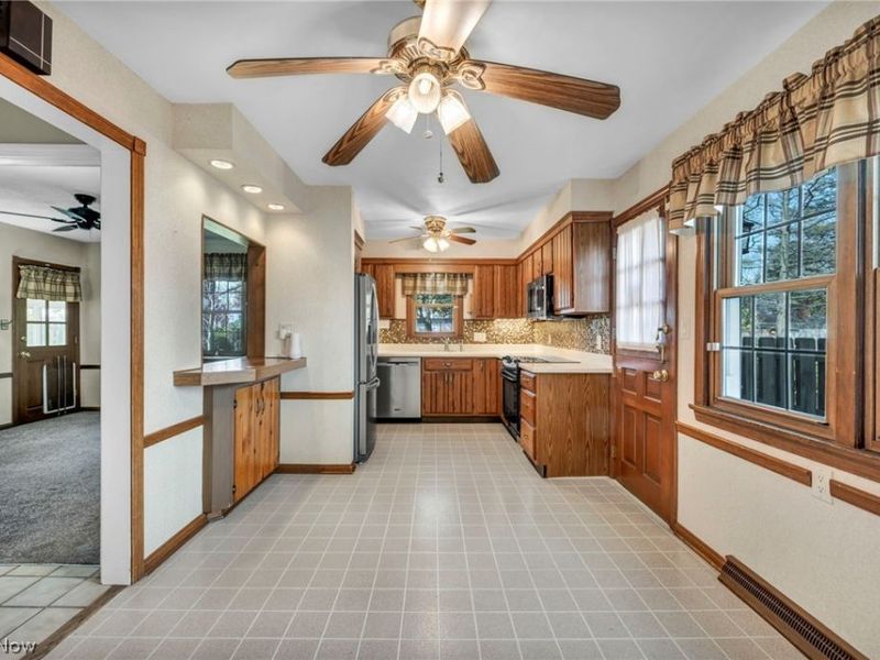 23066 Stoneybrook Drive, North Olmsted, OH 44070 Photo 18