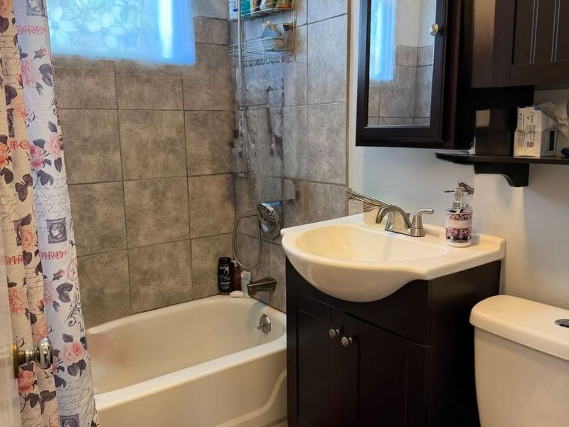 Lorain, OH 44053 Photo 14