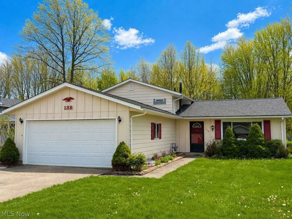 138 Valley Forge Circle , Elyria, OH 44035