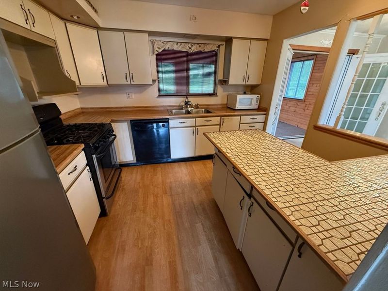 138 Valley Forge Circle, Elyria, OH 44035 Photo 11