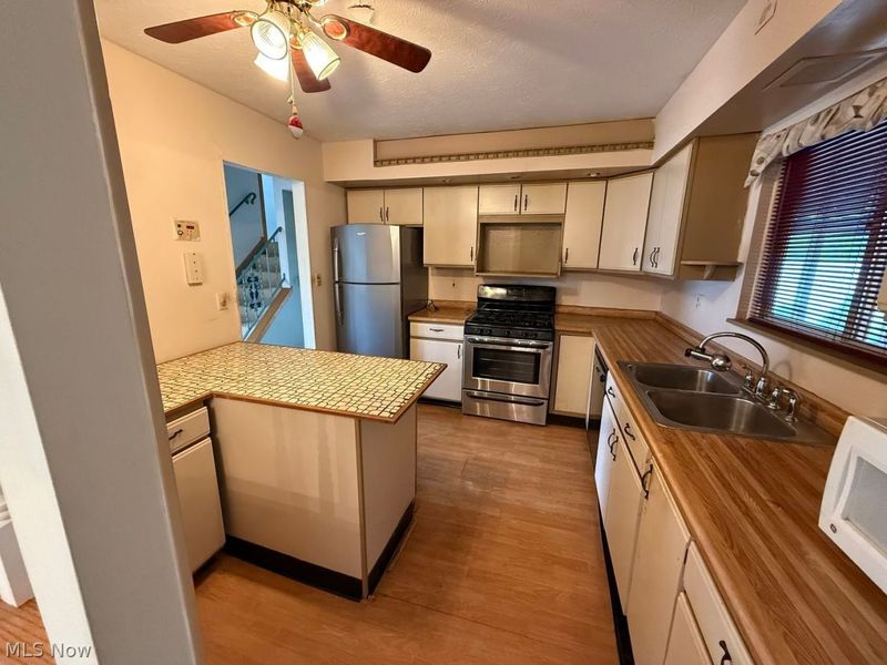 138 Valley Forge Circle, Elyria, OH 44035 Photo 12