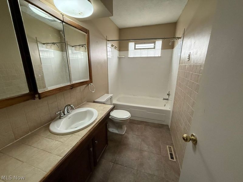 138 Valley Forge Circle, Elyria, OH 44035 Photo 22