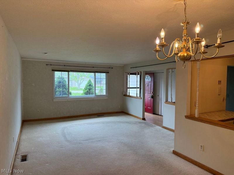 138 Valley Forge Circle, Elyria, OH 44035 Photo 3