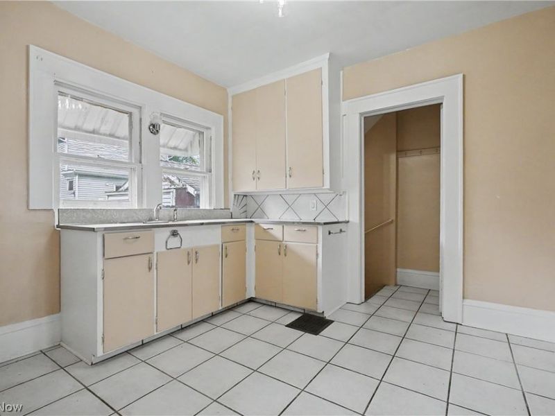 793 Thayer Street, Akron, OH 44310 Photo 9