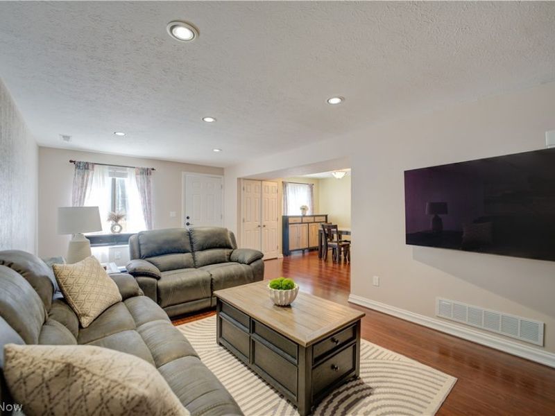 727 Tollis Parkway, Broadview Heights, OH 44147 Photo 5