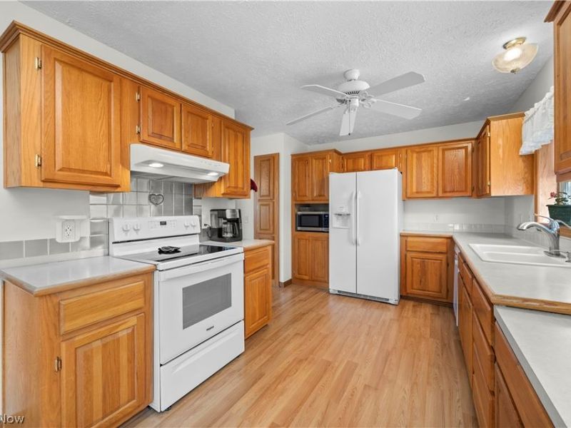 2327 Stonepath Street, Lorain, OH 44052 Photo 8