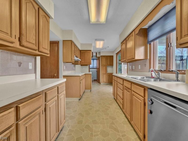 4330 E Wallings Road, Broadview Heights, OH 44147 Photo 11