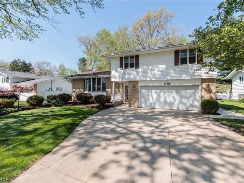 5058 Berkshire Drive, North Olmsted, OH 44070 Photo 3