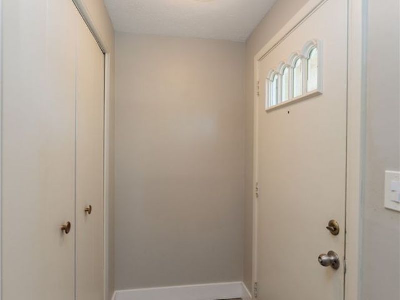 5058 Berkshire Drive, North Olmsted, OH 44070 Photo 4