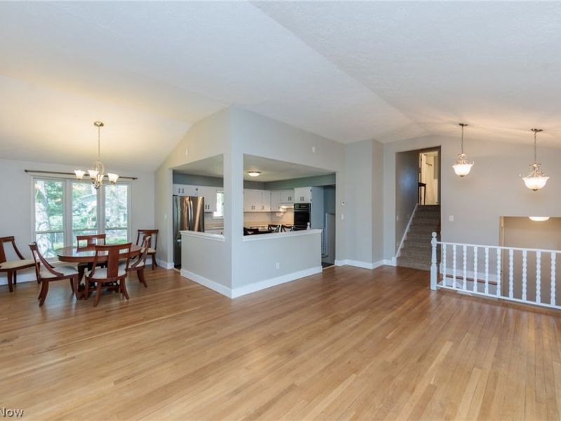 5058 Berkshire Drive, North Olmsted, OH 44070 Photo 9