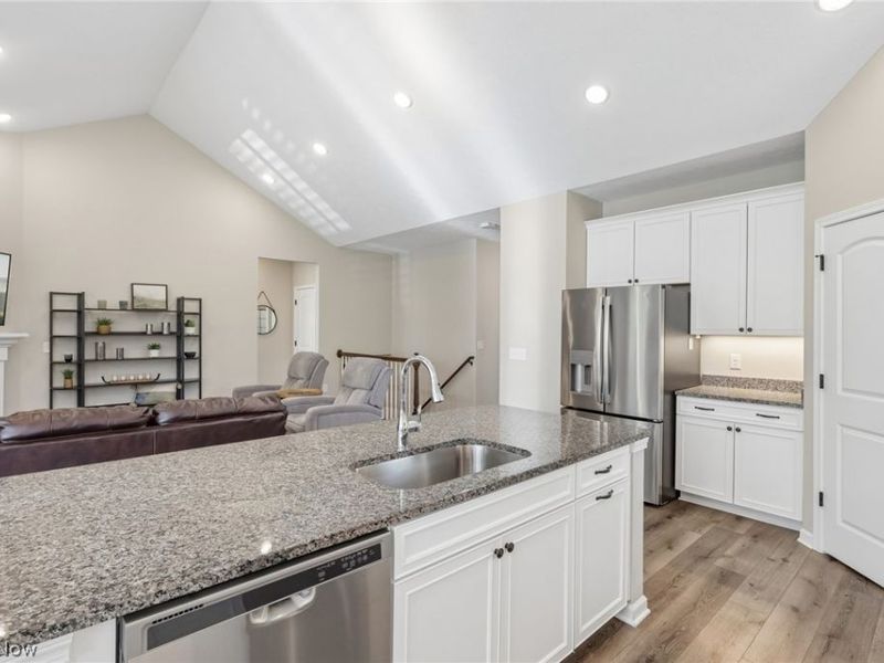 4677 Yellow Birch Circle, Westlake, OH 44145 Photo 18