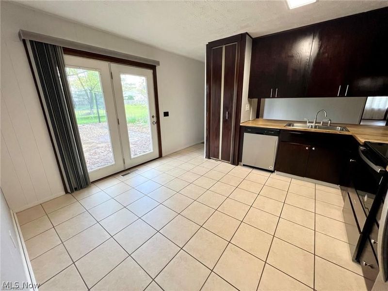 22410 Rock Creek Circle, Strongsville, OH 44149 Photo 10