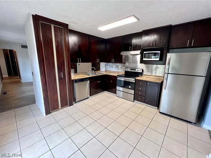 22410 Rock Creek Circle, Strongsville, OH 44149 Photo 11