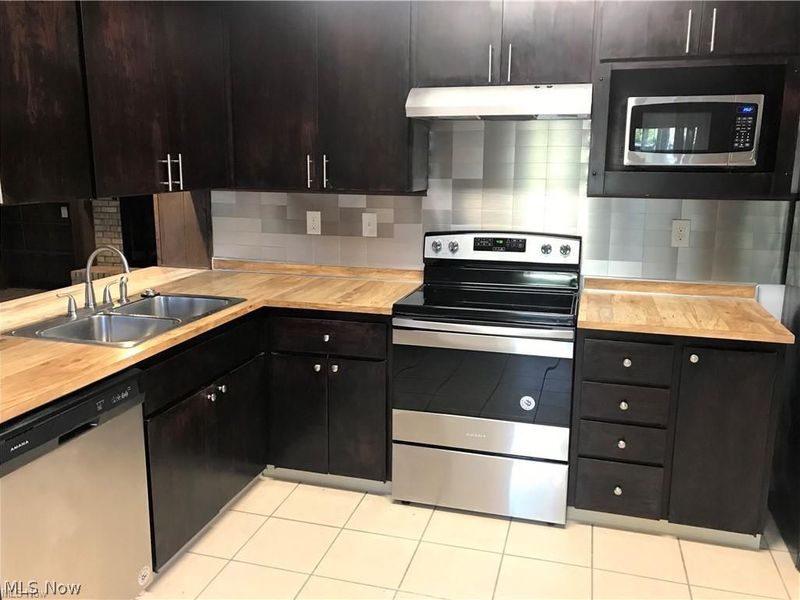 22410 Rock Creek Circle, Strongsville, OH 44149 Photo 12