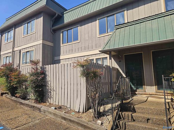 2225 Golf Road, Unit 201, Huntsville, AL 35802