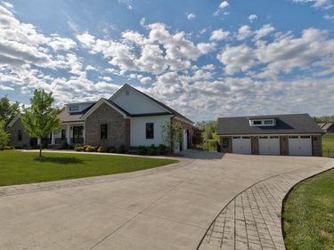 206 Lee Oak Circle, Harrodsburg, KY 40330