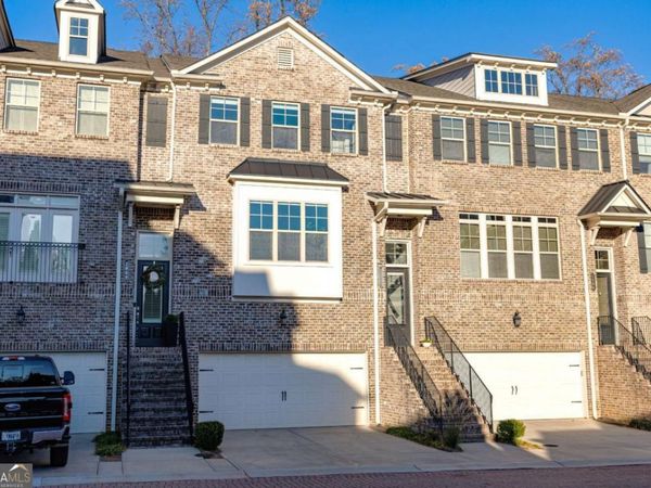 2002 RAVEN Way W, Atlanta, GA 30341