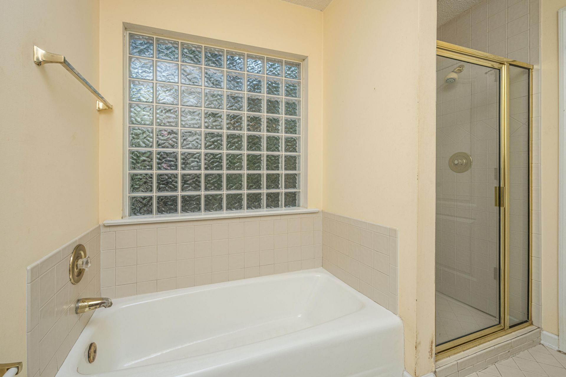 2 Latham Circle Photo 11