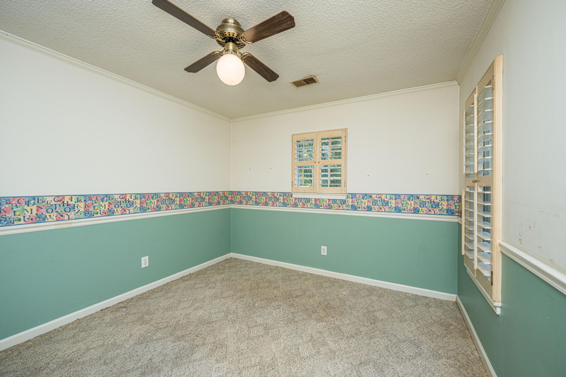 2 Latham Circle Photo 15